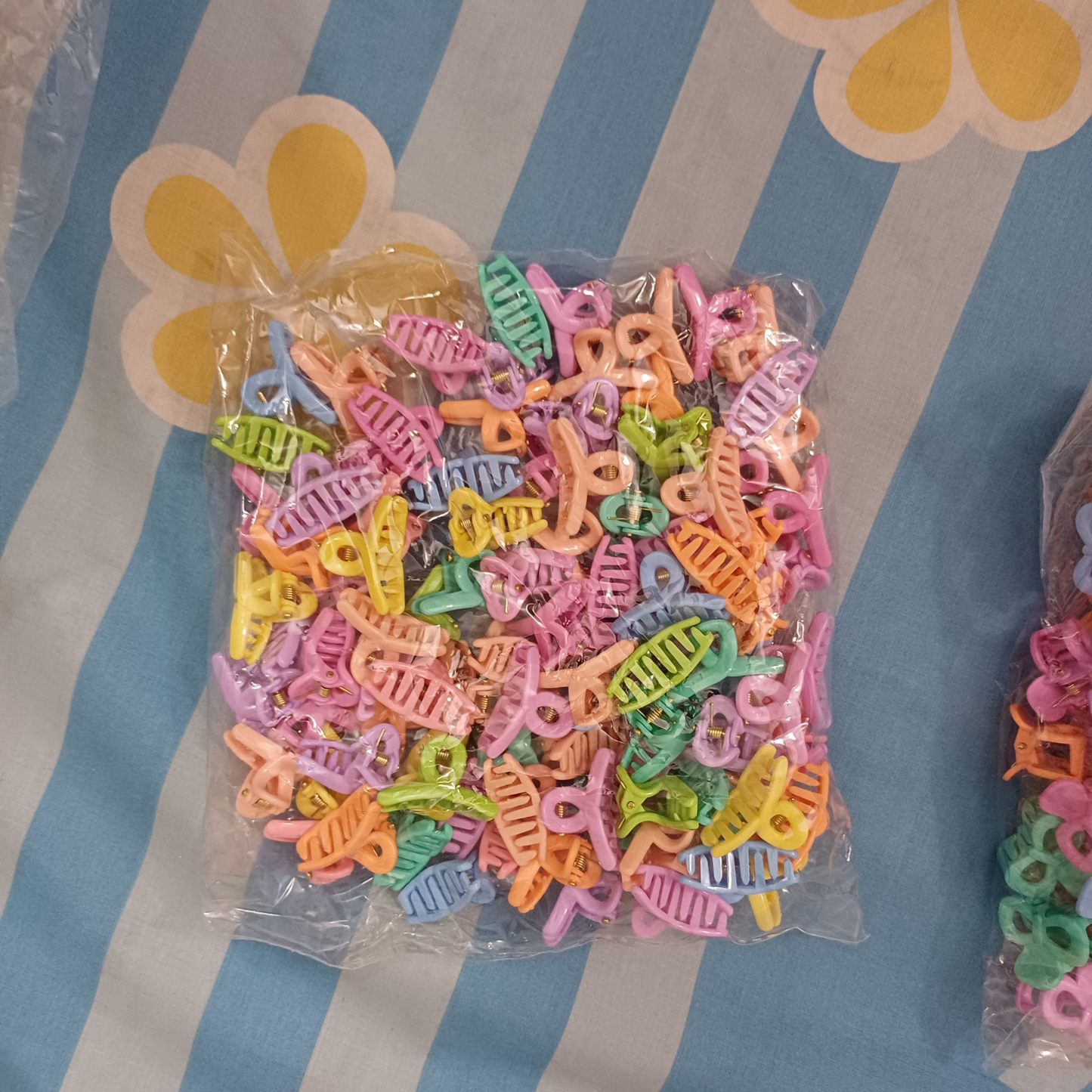 25 Pcs Cute & Colorful Medium Hair Clips - Pastel Claw Clips for Kids & Adults