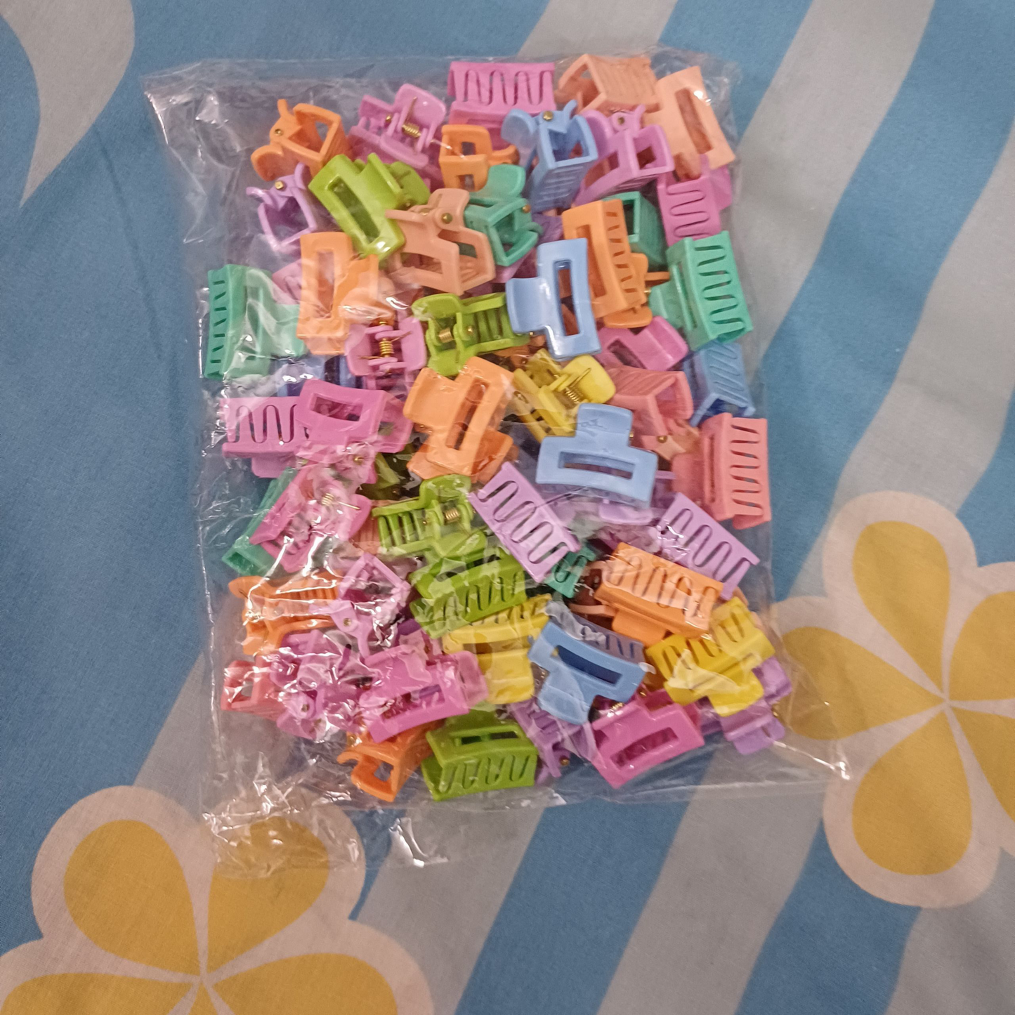 25 Pcs Cute & Colorful Medium Hair Clips - Pastel Claw Clips for Kids & Adults