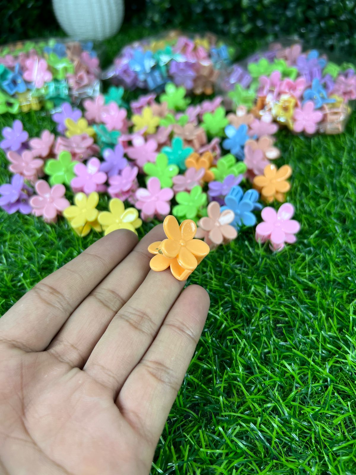 1 packet | Imported floral claws for kids - medium