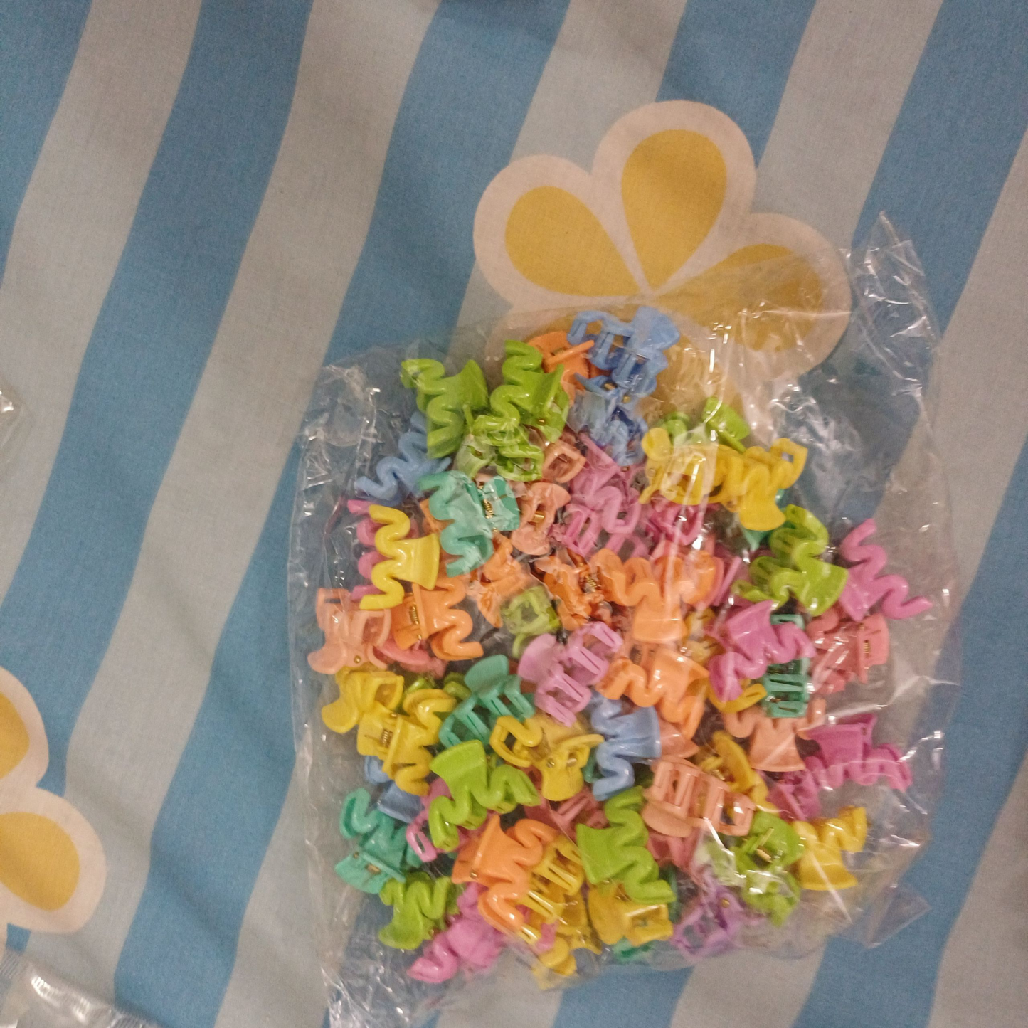 25 Pcs Cute & Colorful Medium Hair Clips - Pastel Claw Clips for Kids & Adults