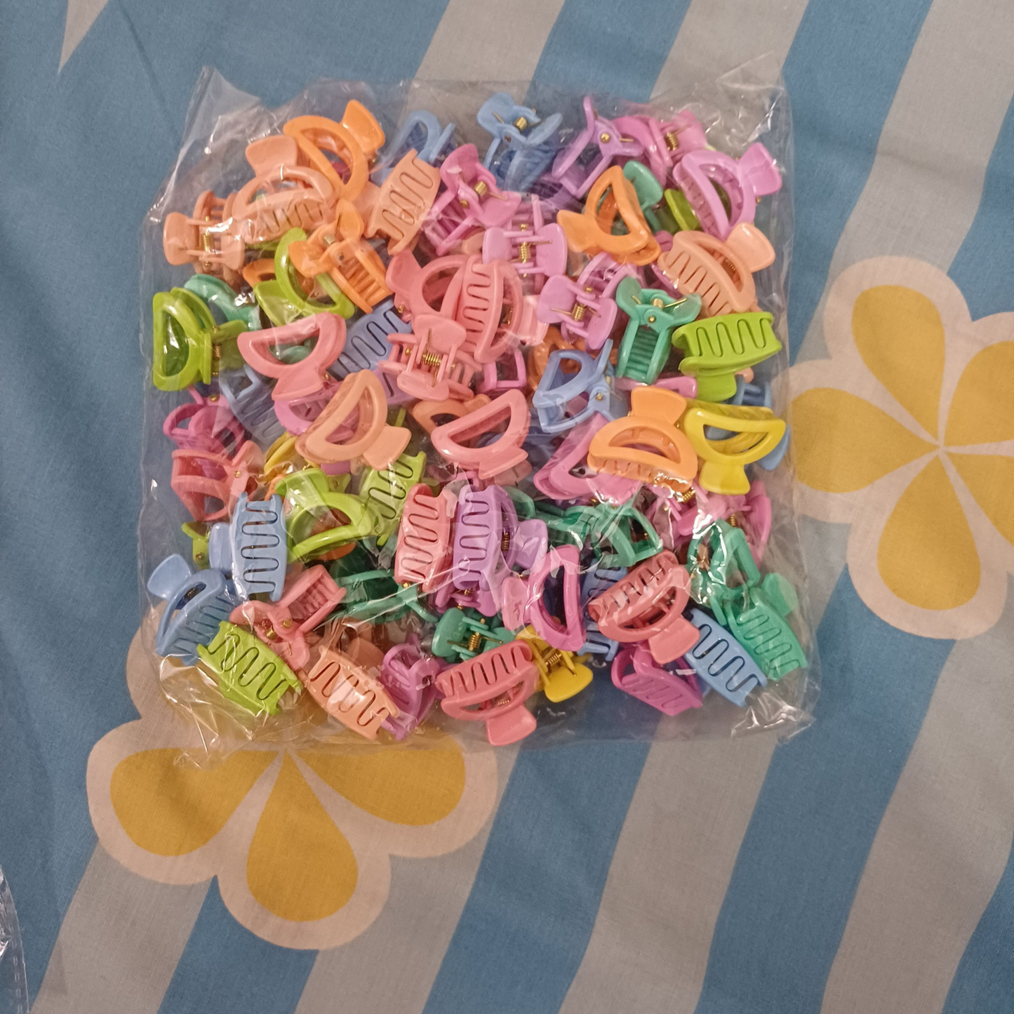 25 Pcs Cute & Colorful Medium Hair Clips - Pastel Claw Clips for Kids & Adults